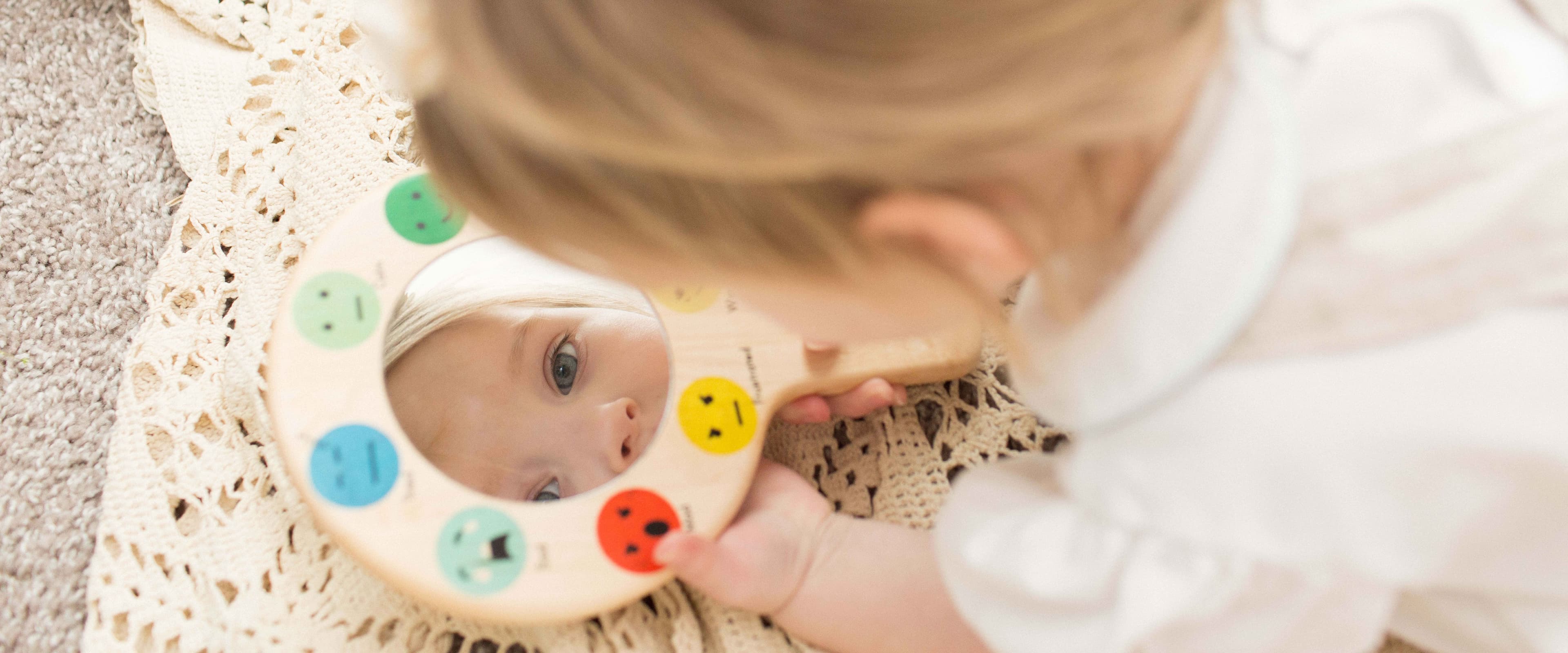 Little girl with a mirror